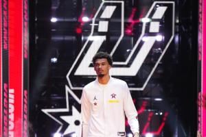 杨毅：我和周琦探讨过 若中国有文班基本在12、15岁之后就消失了